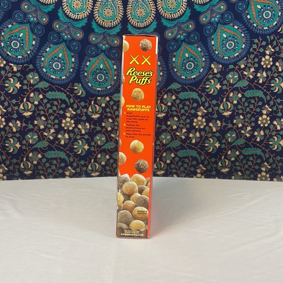 KAWS Reese’s puffs - Picture 2 of 6